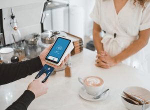 Exploring the Benefits of Contactless Payments and E-Commerce Banking in Dubai