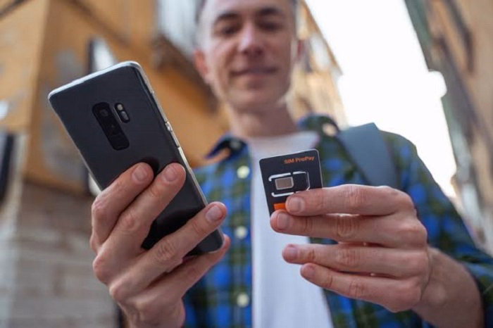 Who Uses Prepaid SIM Cards